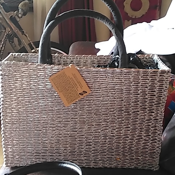 Handmade recycled straw bag - Picture 1 of 5